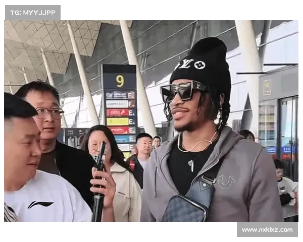 辽篮长途跋涉抵达新疆!经停兰州,球迷热情接机,客场连胜剑指总冠军 辽篮长途跋涉抵达新疆!经停兰州,球迷热情接机,客场连胜剑指总冠军